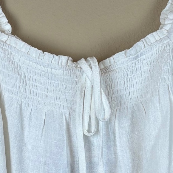 NWT Le Lis Collection Ivory Off the Shoulder Puff Sleeve Smocking Crop Top - Picture 2 of 12